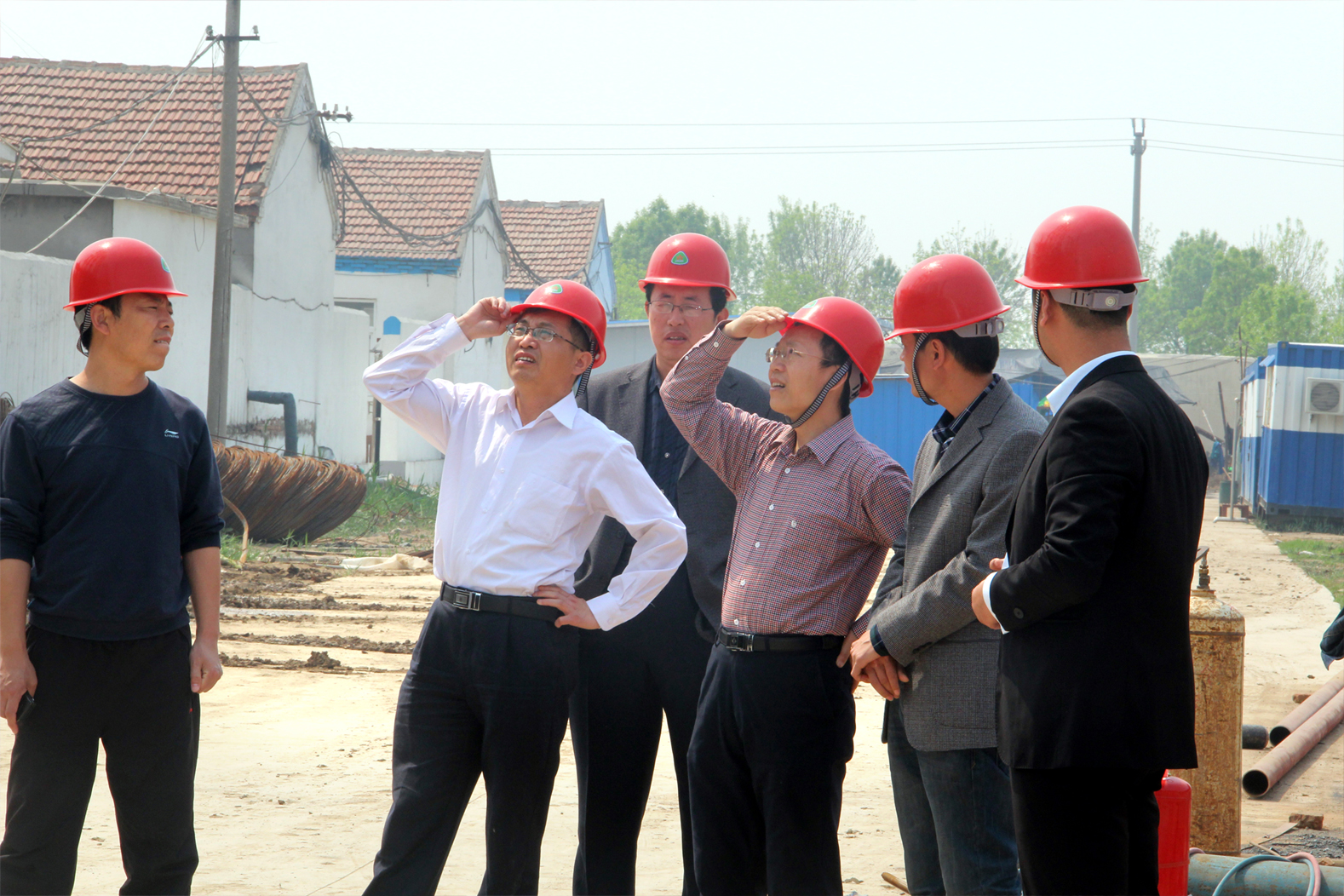1、國(guó)家工信部領(lǐng)導(dǎo)到公司視察.jpg
